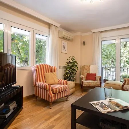 Centrico Y Espacioso. Parking Gratuito. Appartement