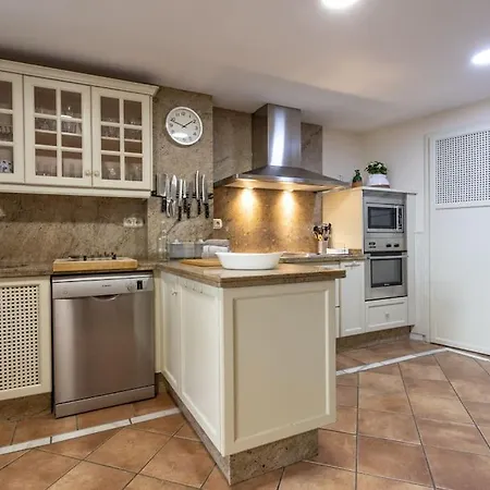 Centrico Y Espacioso. Parking Gratuito. Appartement *