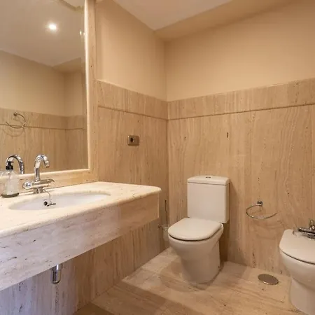Centrico Y Espacioso. Parking Gratuito. Appartement Granada